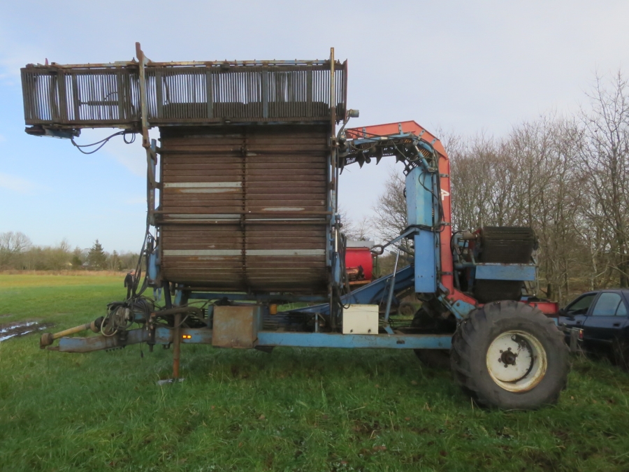 5083 Asa-Lift carrot harvester T-140B