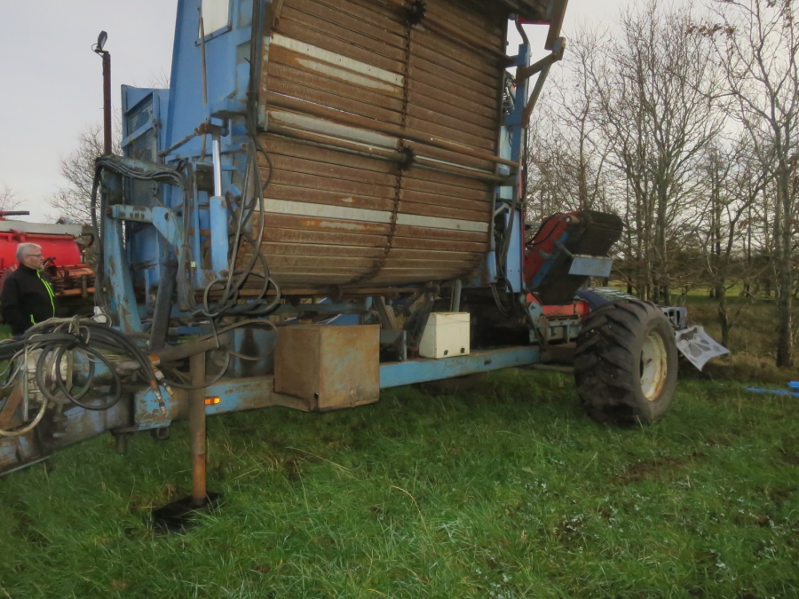 5083 Asa-Lift carrot harvester T-140B