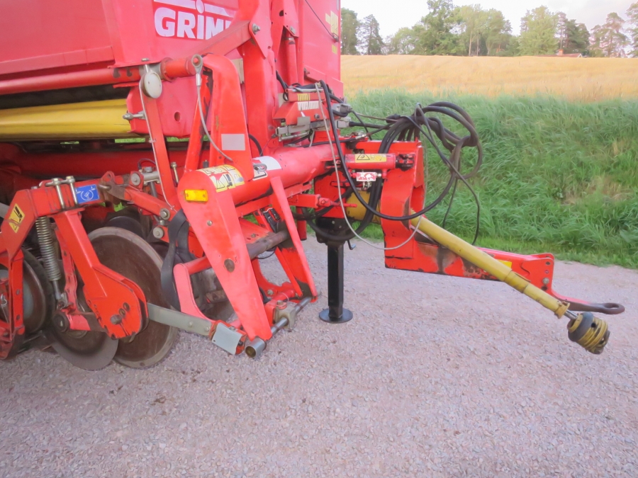 5086 Grimme SE75-30 potato harvester