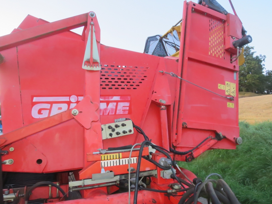 5086 Grimme SE75-30 potato harvester