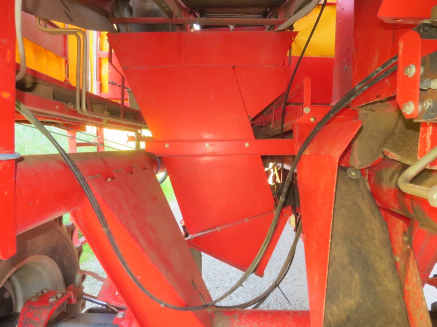 5092 Grimme SE75-40 potato harvester