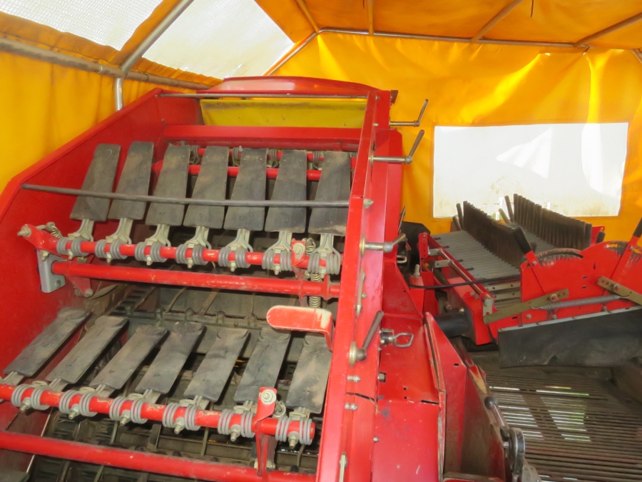 5092 Grimme SE75-40 potato harvester