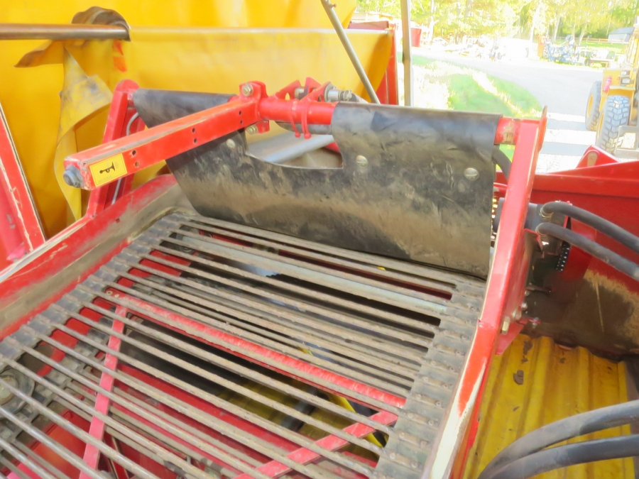 5092 Grimme SE75-40 potato harvester