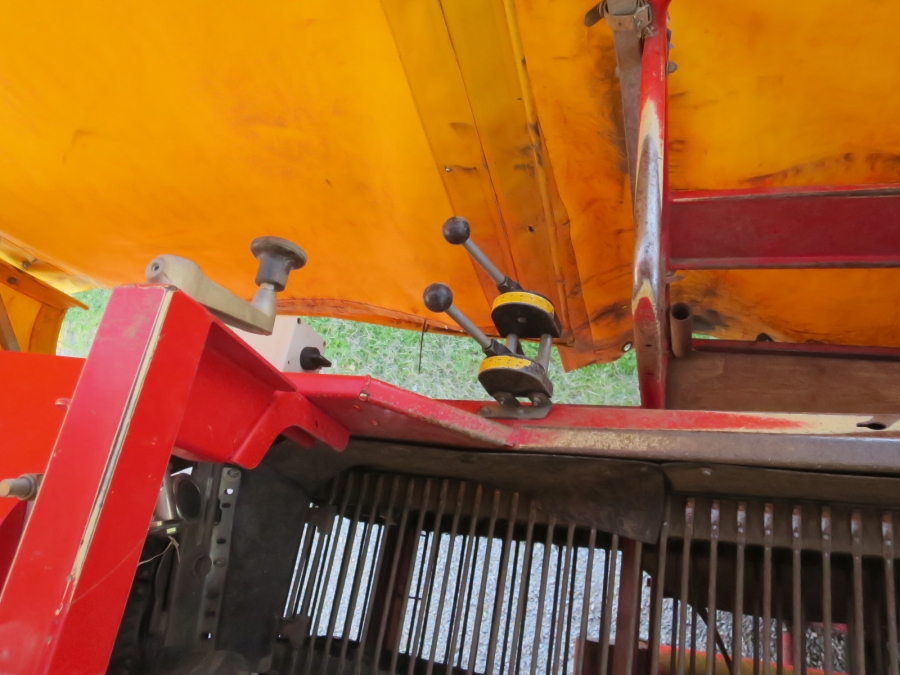 5092 Grimme SE75-40 potato harvester