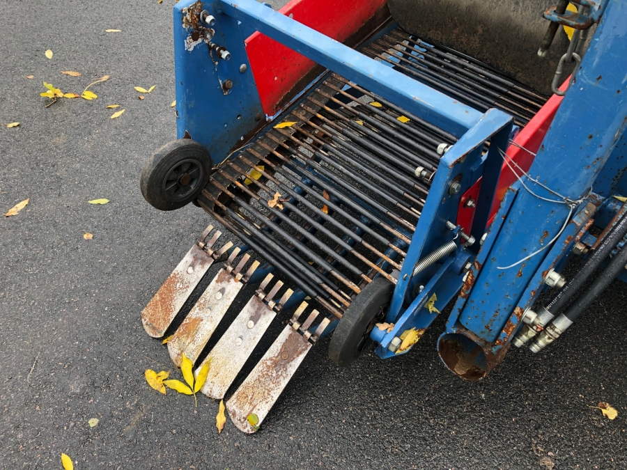 5098 Asa-Lift KT-80 potato harvester mounted