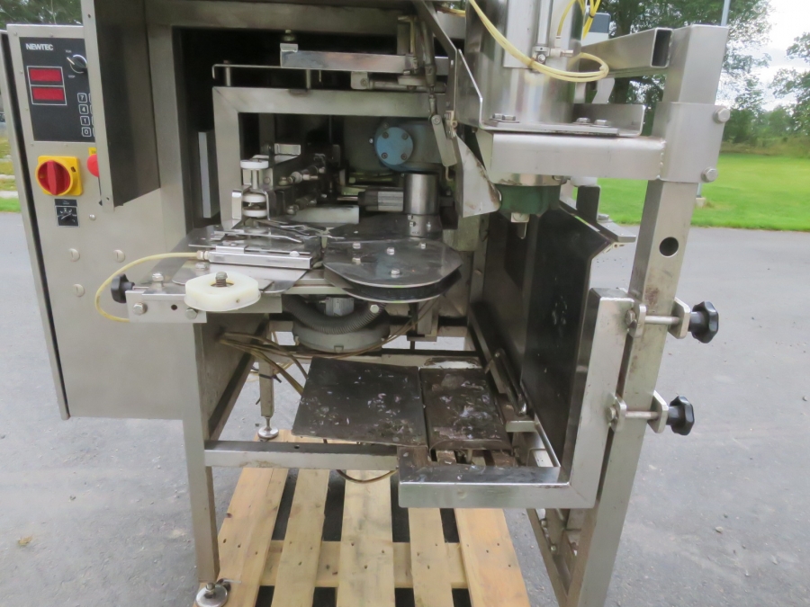 5105 Newtec PEB40G carrot bagger
