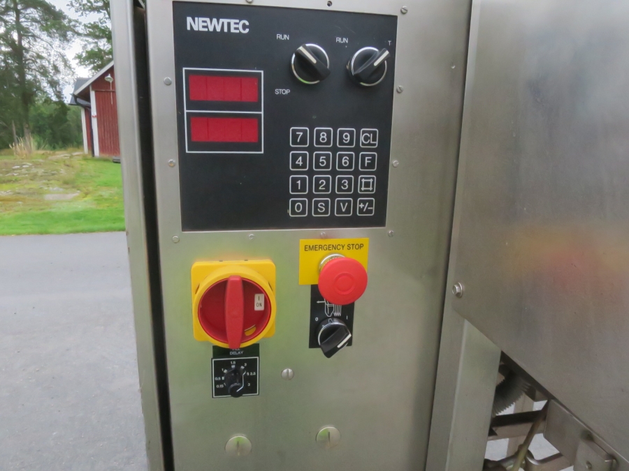 5105 Newtec PEB40G carrot bagger