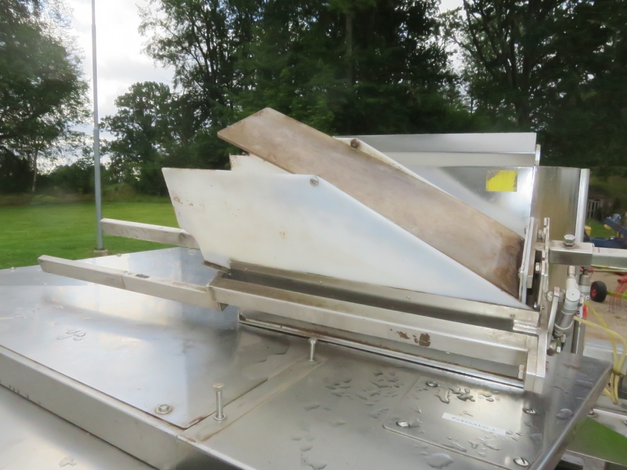 5105 Newtec PEB40G carrot bagger
