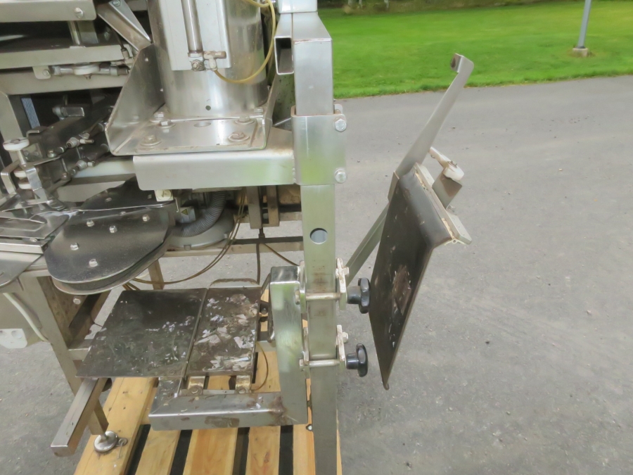5105 Newtec PEB40G carrot bagger