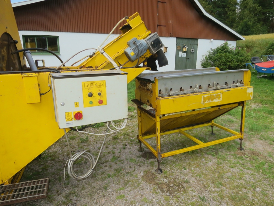 5111 Peal potato washer and felt drier table