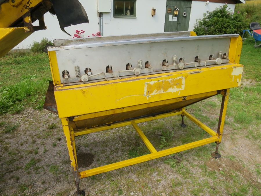 5111 Peal potato washer and felt drier table