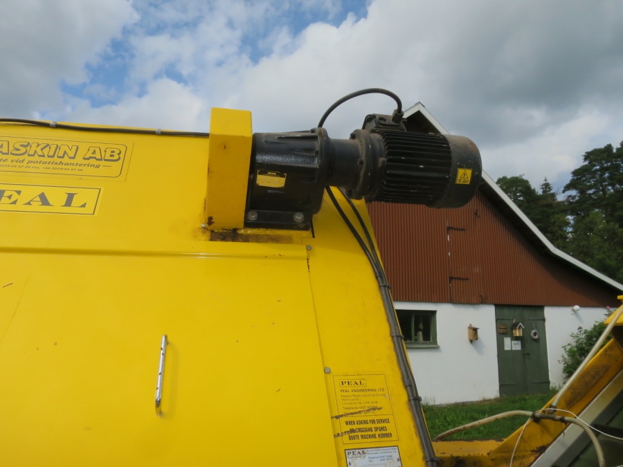 5111 Peal potato washer and felt drier table
