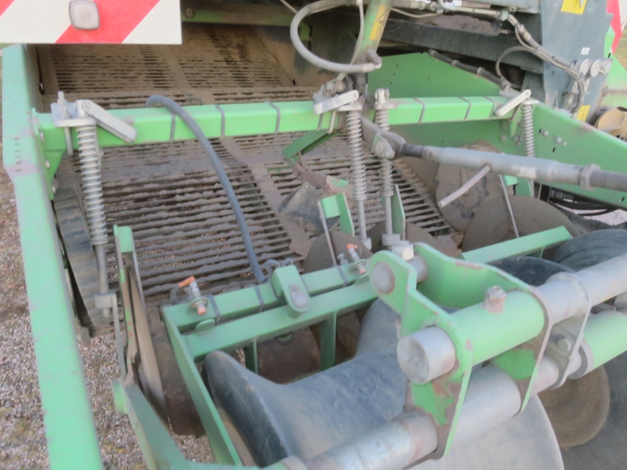 5164 AVR Spirit 8200 potato harvester