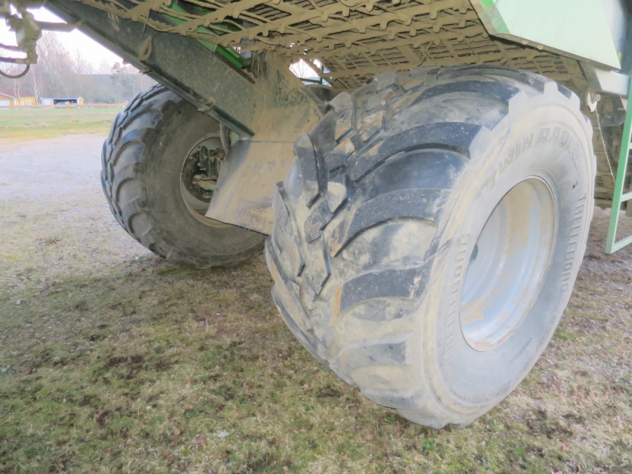 5164 AVR Spirit 8200 potato harvester