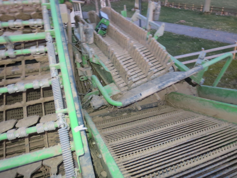 5164 AVR Spirit 8200 potato harvester
