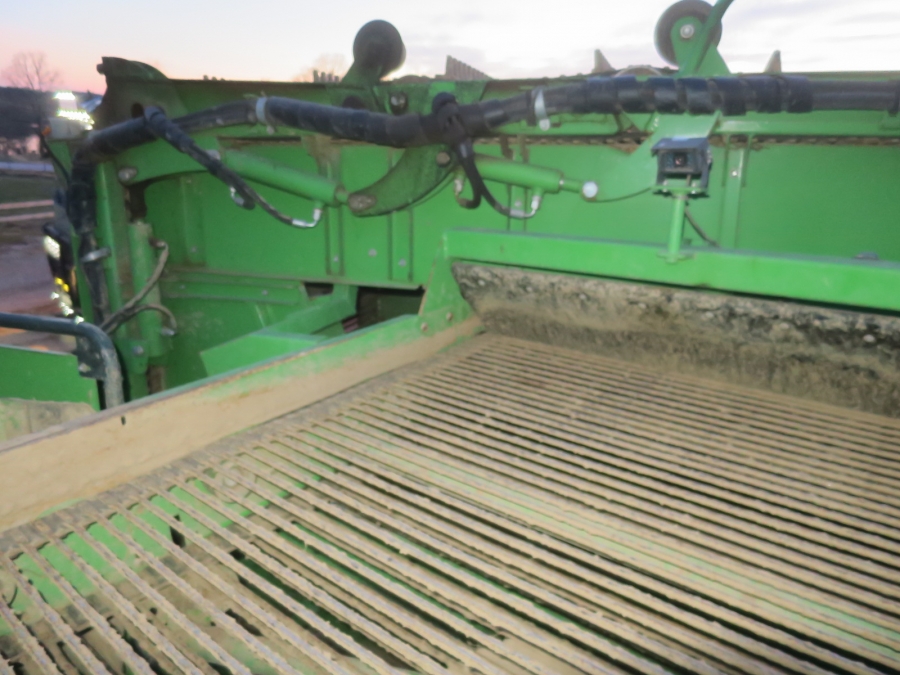 5164 AVR Spirit 8200 potato harvester