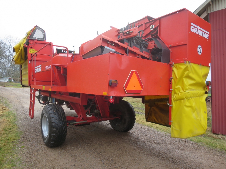 5169 Grimme SE75-40 potato harvester