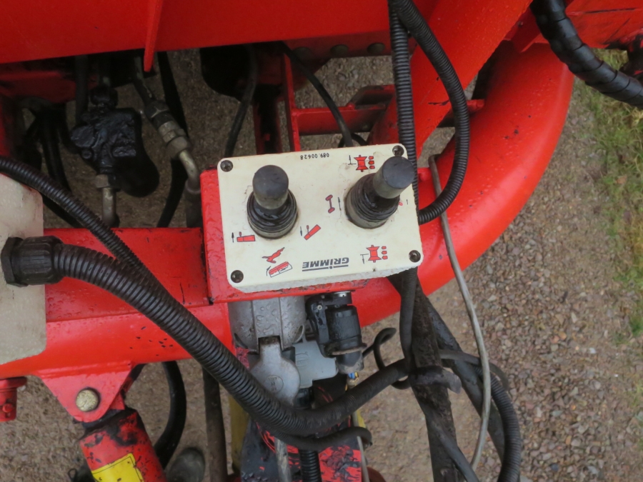 5169 Grimme SE75-40 potato harvester