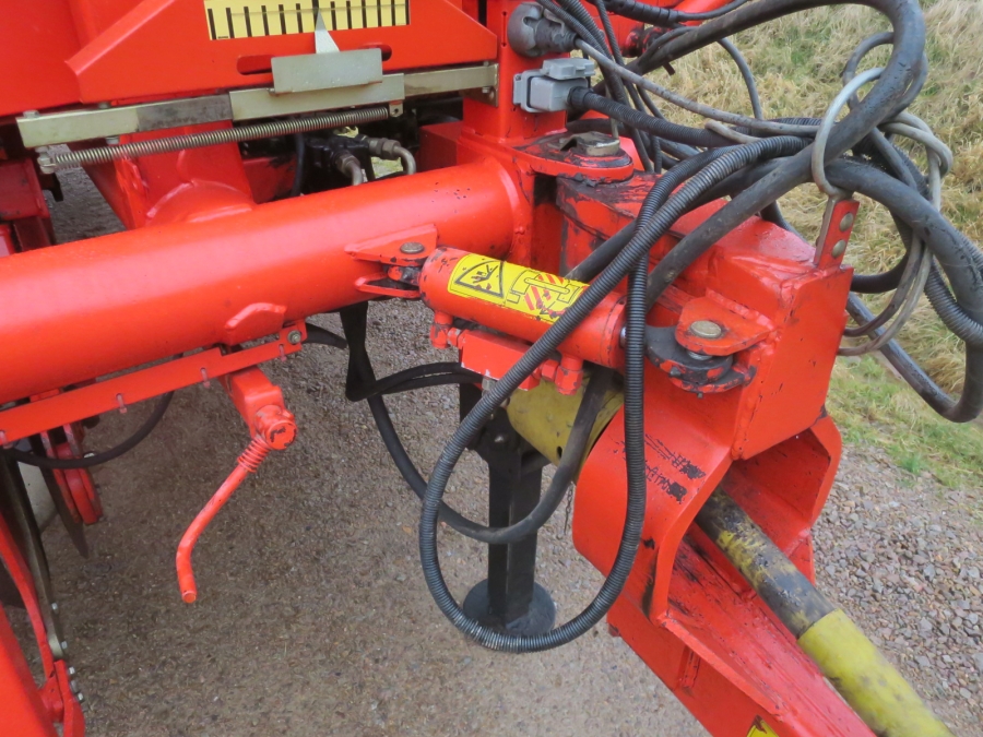 5169 Grimme SE75-40 potato harvester