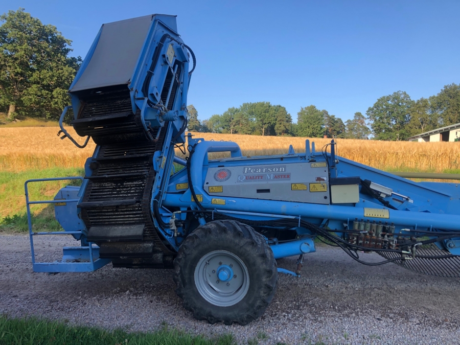 5195 Standen Pearson potato harvester 2 row with elevator