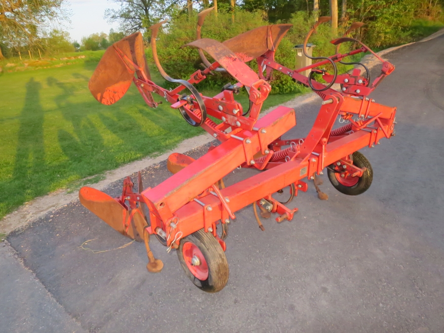 5214 Underhaug 4 row potato ridger