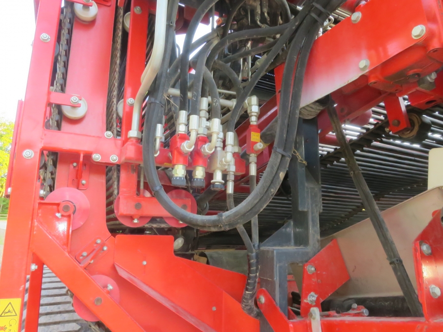 5231 Dewulf RA2060 potato harvester