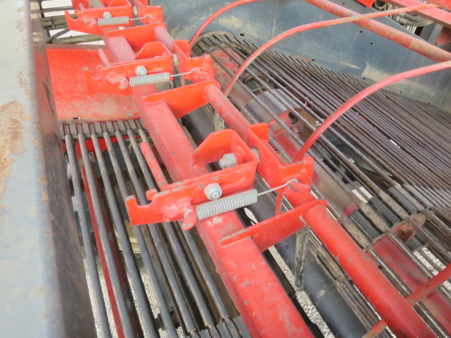 5231 Dewulf RA2060 potato harvester