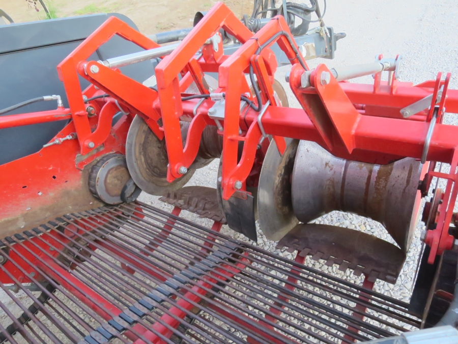 5231 Dewulf RA2060 potato harvester