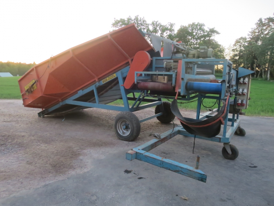 5241 EMVE receiving hopper with screen grader