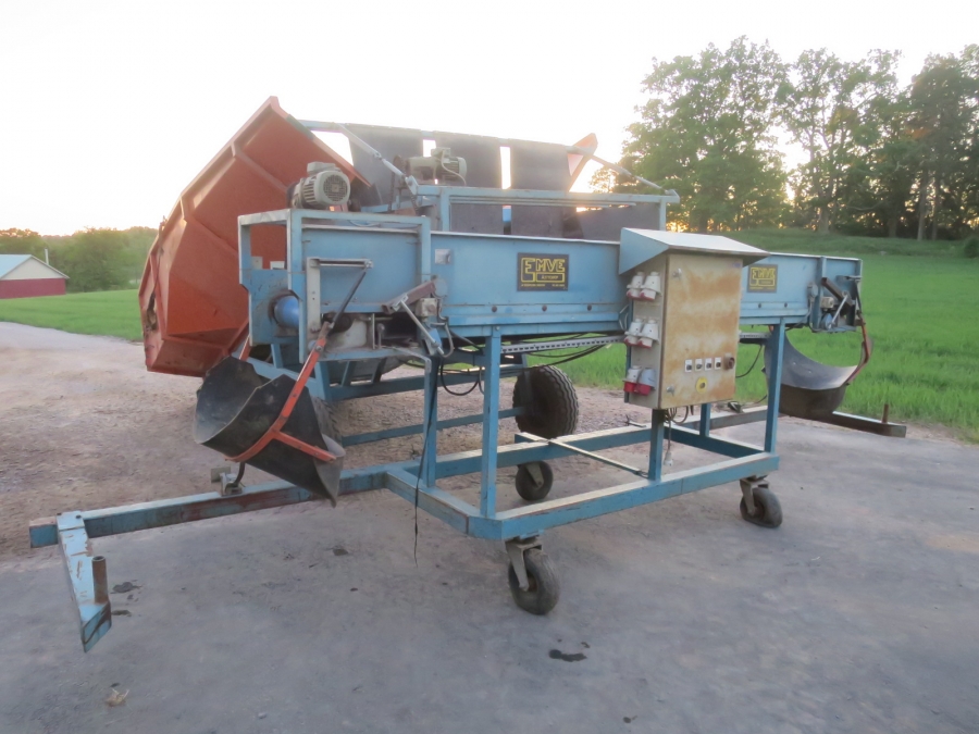 5241 EMVE receiving hopper with screen grader