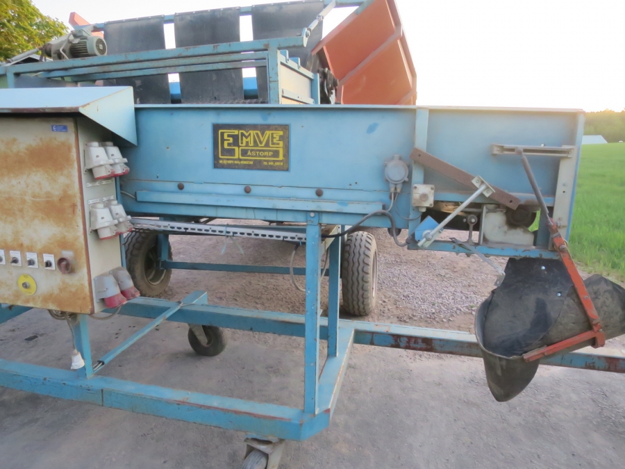 5241 EMVE receiving hopper with screen grader