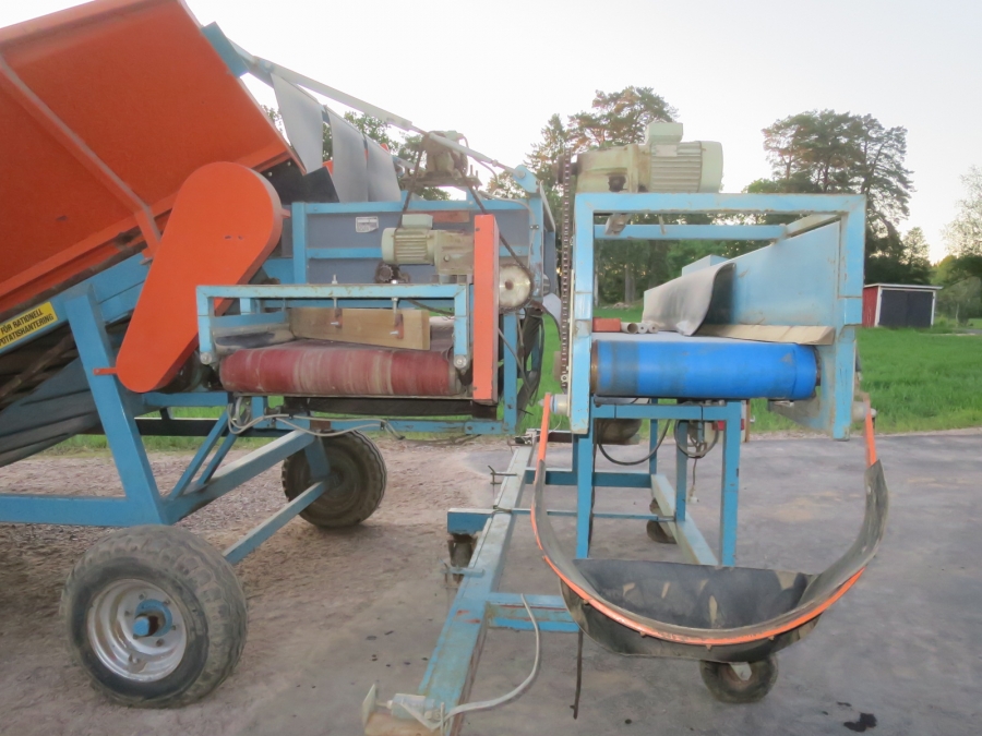 5241 EMVE receiving hopper with screen grader