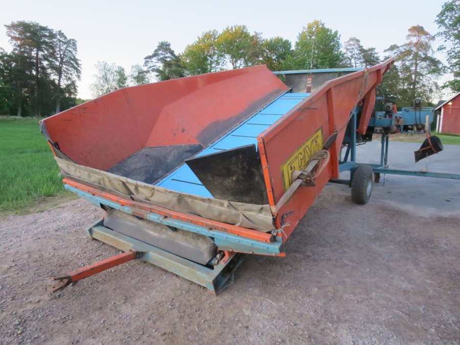 5241 EMVE receiving hopper with screen grader