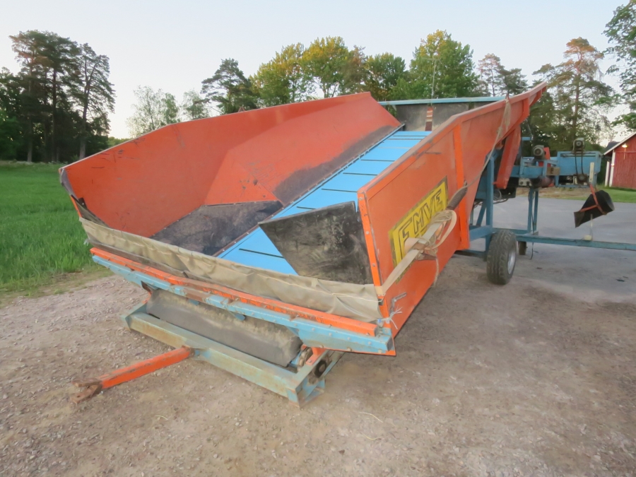 5241 EMVE receiving hopper with screen grader
