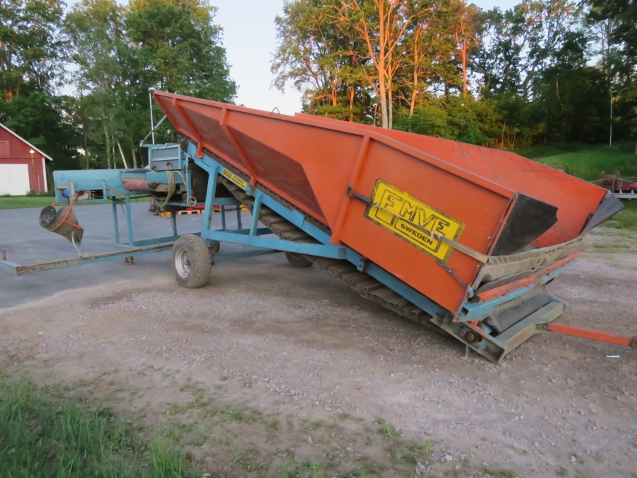 5241 EMVE receiving hopper with screen grader