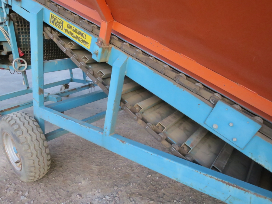 5241 EMVE receiving hopper with screen grader