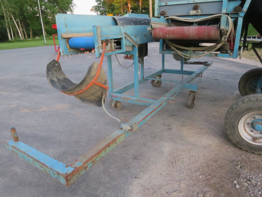 5241 EMVE receiving hopper with screen grader