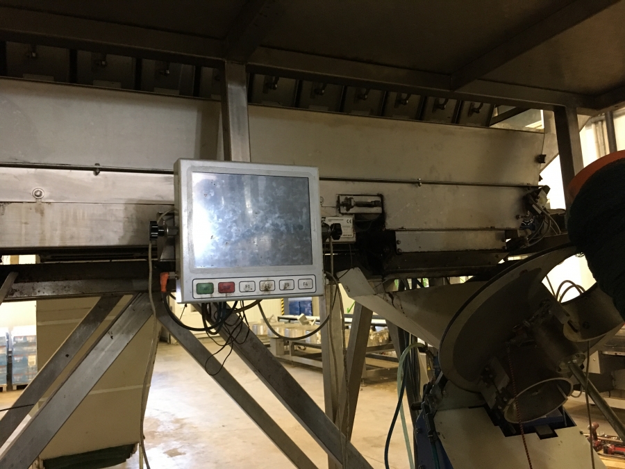5248 Sorma S&B net clipping line with weigher