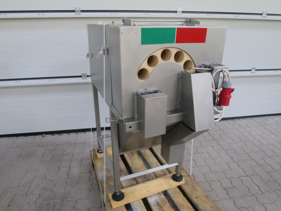 5260 Backus Sormac carrot baton machine