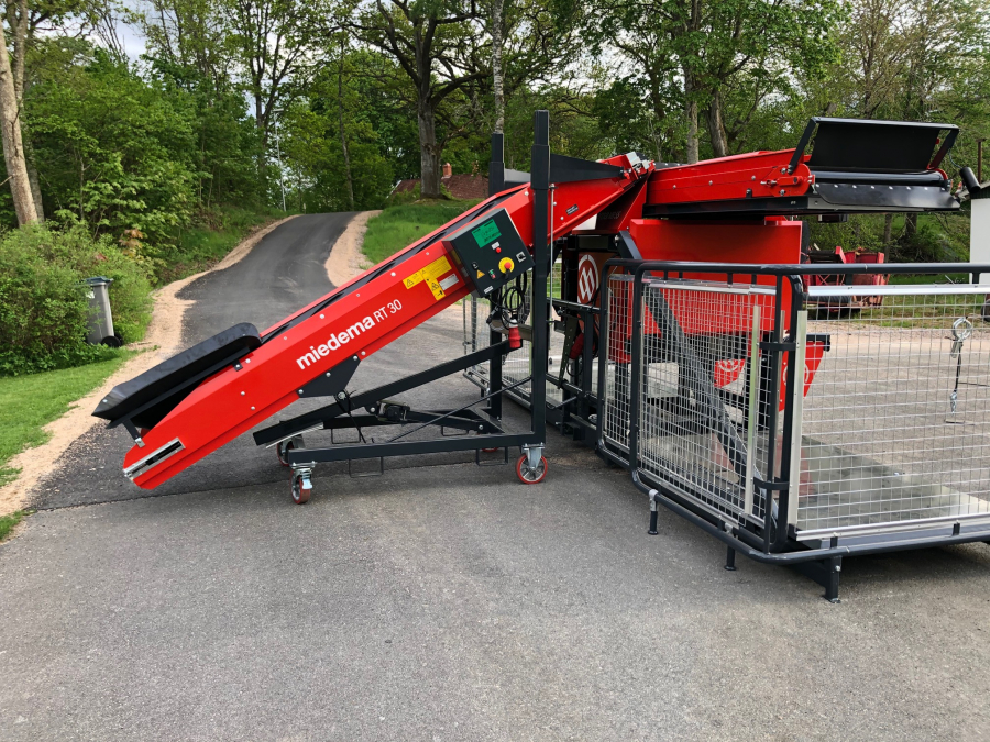 5270 Miedema MB55 box filler with RT30 belt elevator