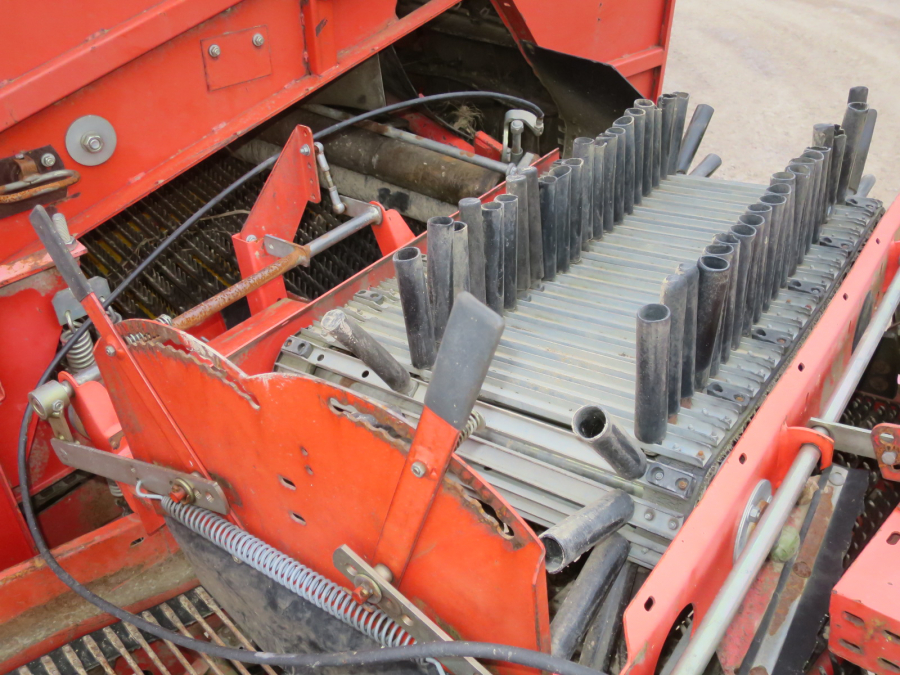5276 Grimme SE75-30 potato harvester