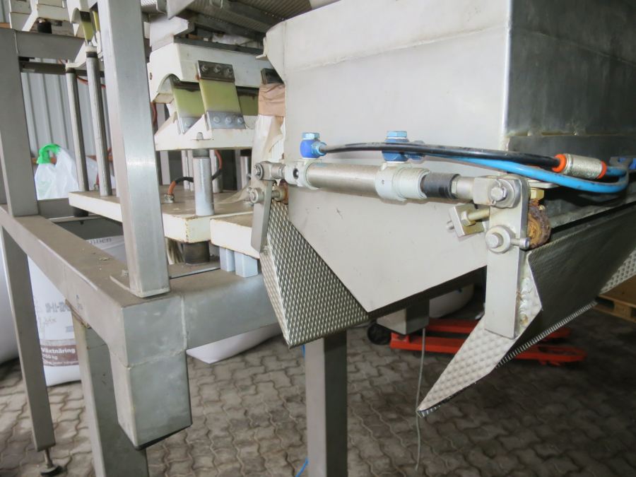 5304 Atoma 200 weigher for processed products etc
