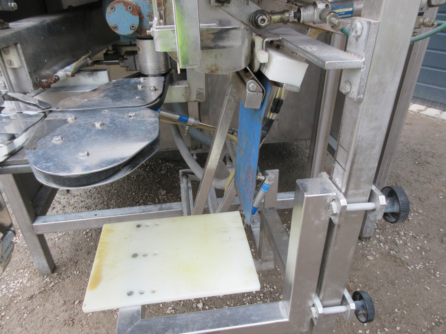 5343 Newtec 2000/G40 weigher and bagger