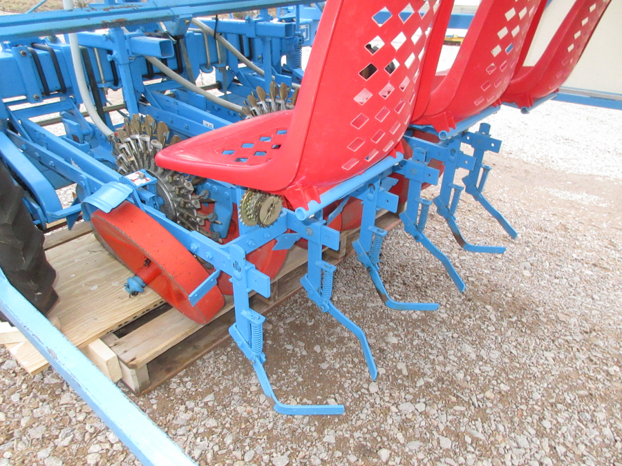 5345 Monosem super prefer transplanter 3 row for small trees, leek 