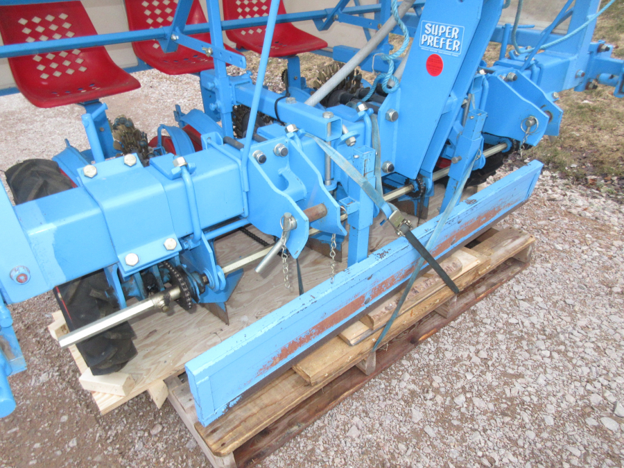5345 Monosem super prefer transplanter 3 row for small trees, leek 