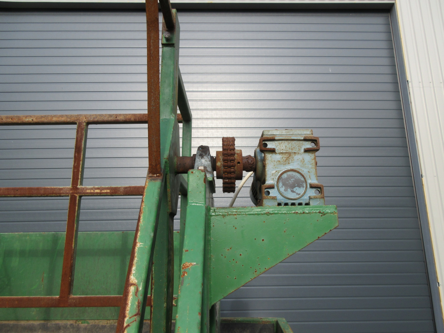 5374 Kistenkipper mit Bunker max Kisten 1350 mm 