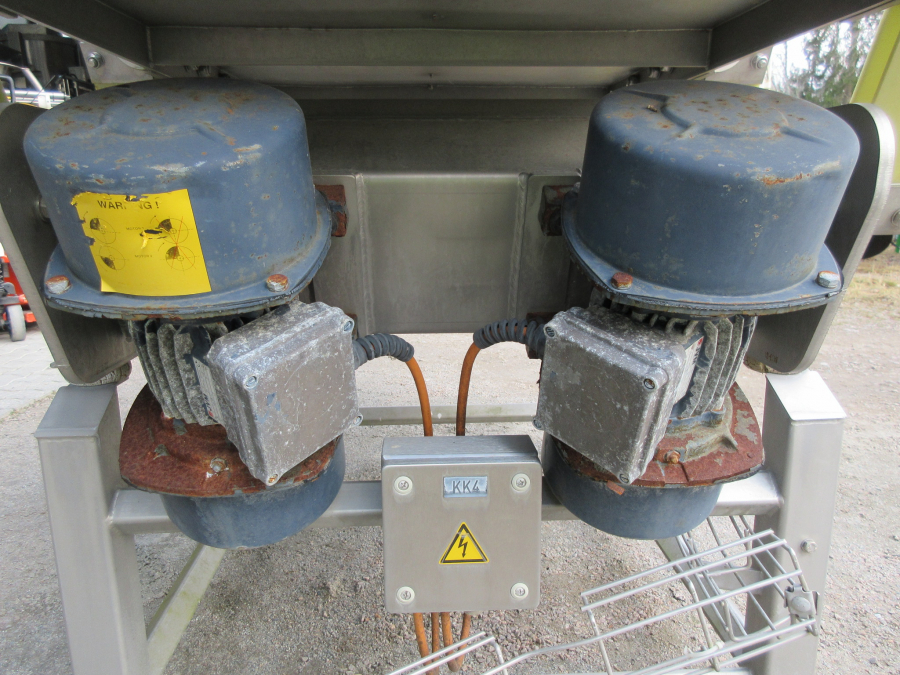 5471 Cabinplant vibratory feeder