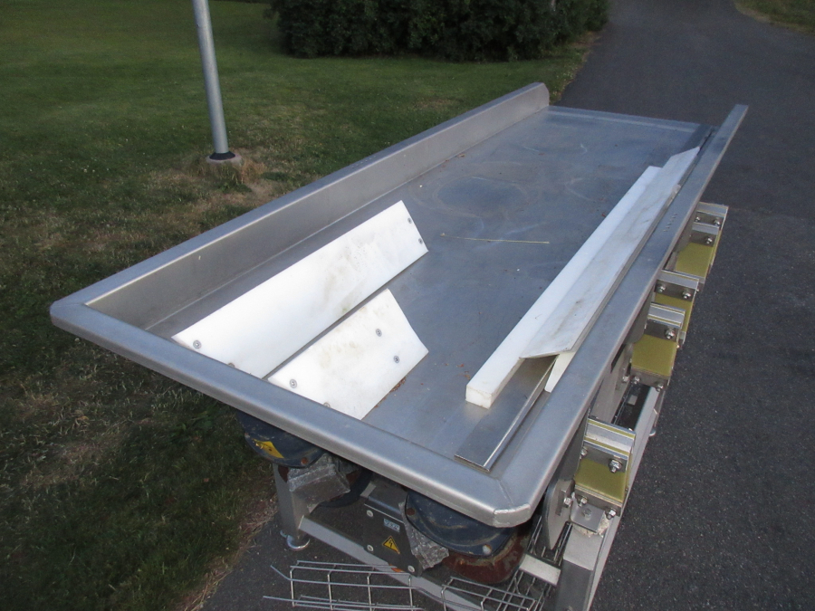 5471 Cabinplant vibratory feeder