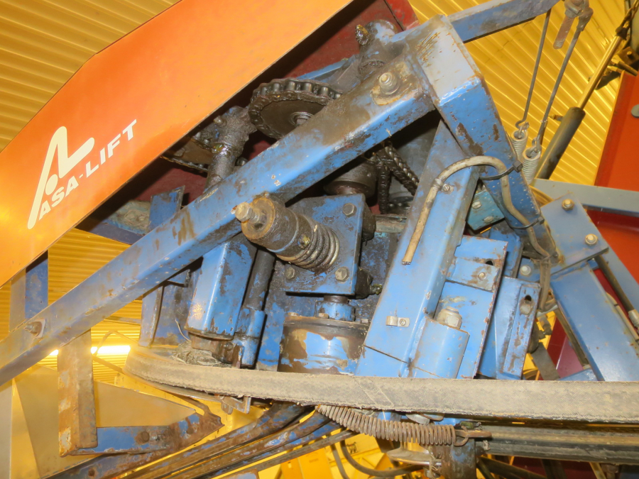 5490 Asa-Lift carrot harvester with bunker