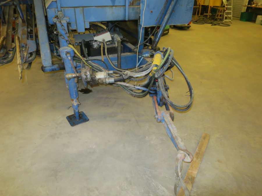 5490 Asa-Lift carrot harvester with bunker